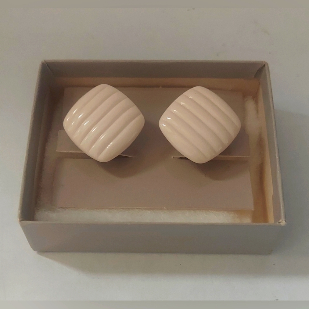 Avon Summer Sand Clipped Earrings